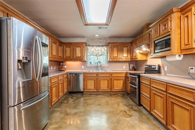 15631 Fir Rd, House other with 3 bedrooms, 2 bathrooms and 6 parking in Santa Fe TX | Image 8