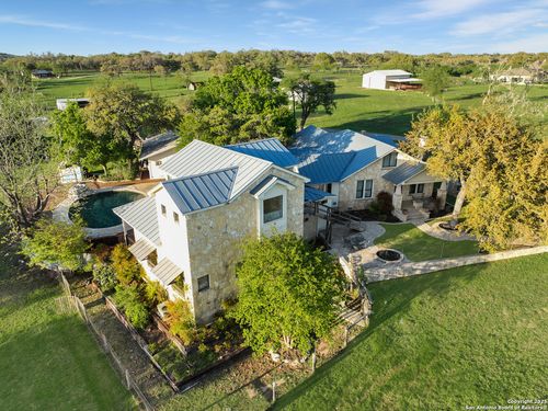 70 Cleo Ln, Boerne, TX, 78006-6076 | Card Image