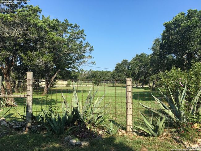 208 Scenic Mountain Dr, House other with 2 bedrooms, 3 bathrooms and null parking in Lakehills TX | Image 40
