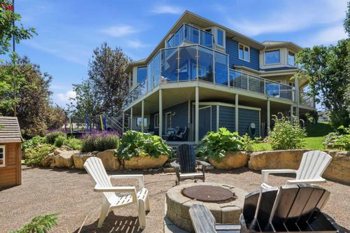 131 Edgebrook Cir Nw, Calgary, AB, T3A5A4 | Card Image