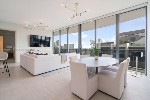 ph5005-1000 Brickell Plz, Miami, FL, 33131-3833 | Card Image