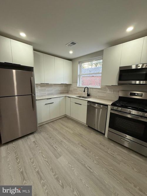 1635 Borbeck Ave, PHILADELPHIA, PA, 19111-3512 | Card Image