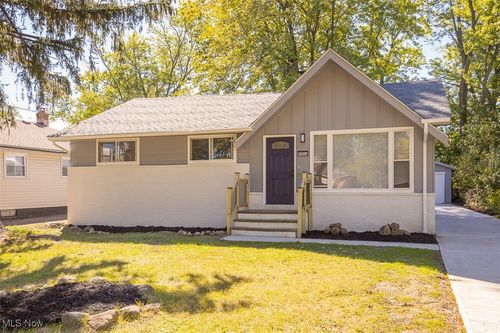 22812 Felch St, Warrensville Heights, OH, 44128-4739 | Card Image