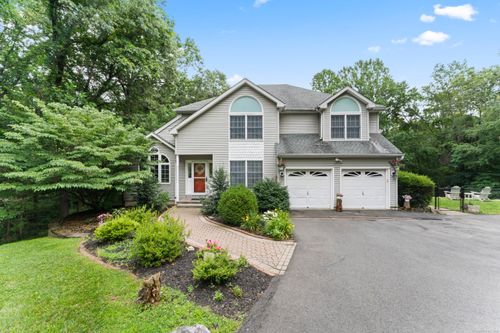 17 Raven Crest Dr, Bethel, CT, 06801-3232 | Card Image