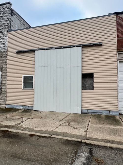 135 S Chicago Ave, Saint Anne, IL, 60964 | Card Image