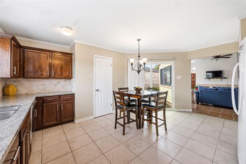 9206 Homeland Dr, Houston, TX, 77083-5919 | Card Image