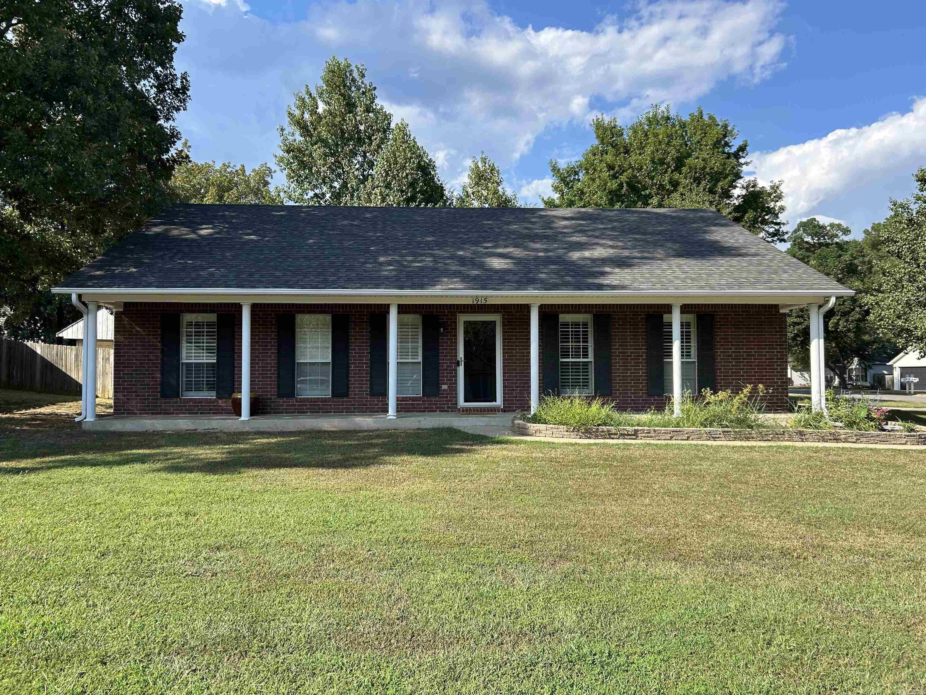 Cherry Creek Cir, Bryant, AR 72022