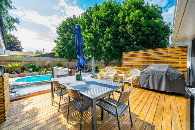 54 Mitchell Ave, House other with 5 bedrooms, 3 bathrooms and 4 parking in Whitby ON | Image 38