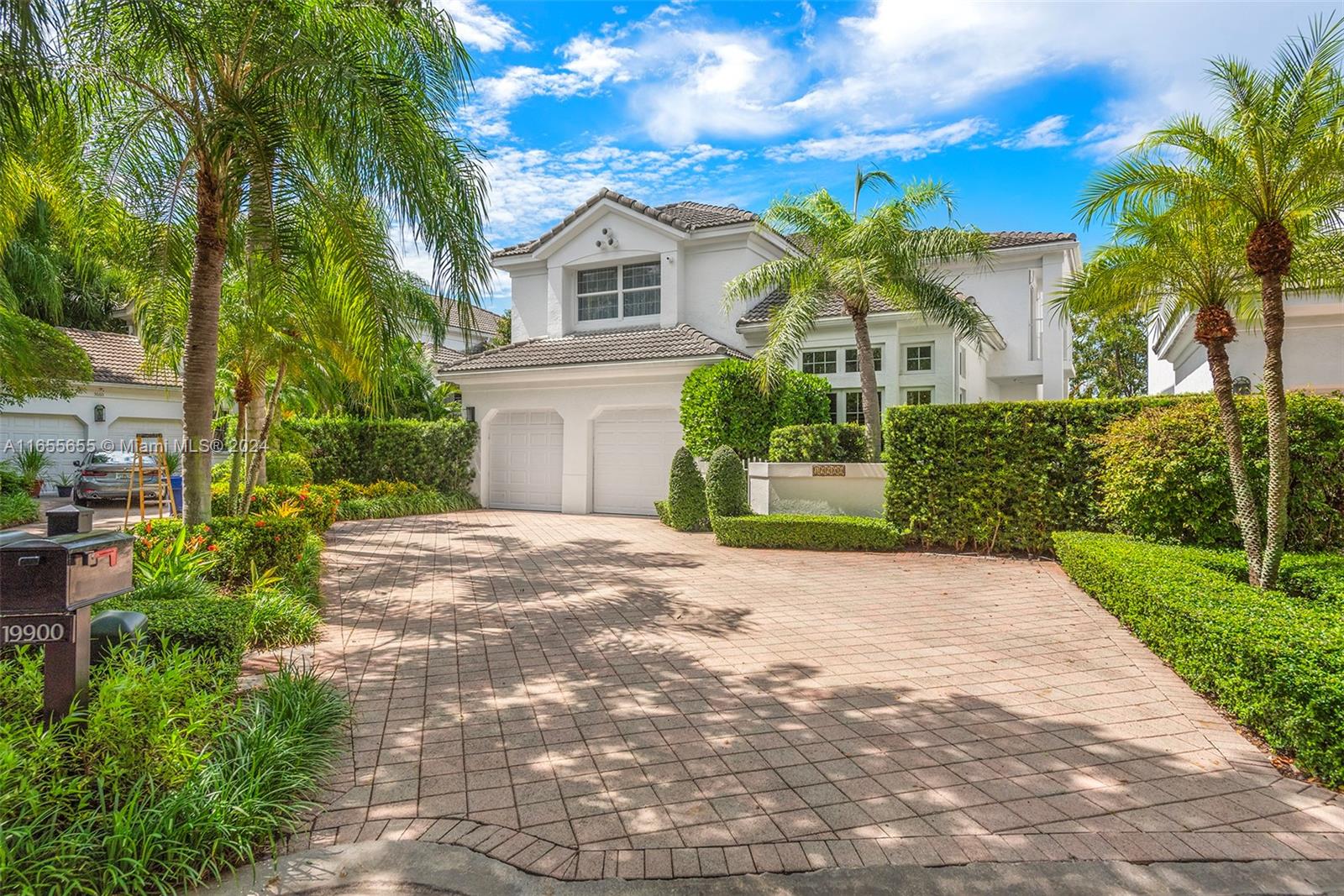 36th Pl, Aventura, FL 33180