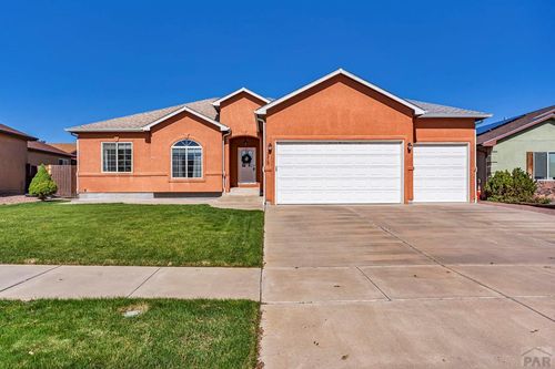 3313 Lions Pride Ln, Pueblo, CO, 81005-4037 | Card Image