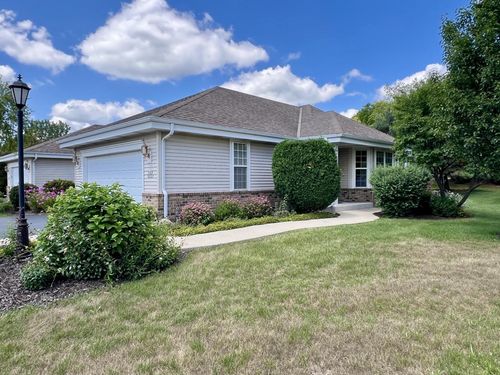 W141N9757 Knollcrest Circle, Germantown, WI, 53022 | Card Image