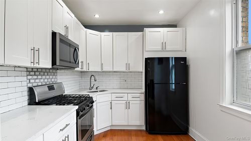 1129 E 221st St, Bronx, NY, 10469-1527 | Card Image