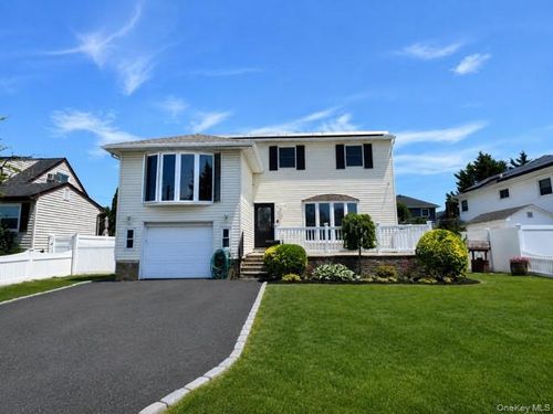 42 Marbourne Road, Oyster Bay, NY, 11714 | Card Image