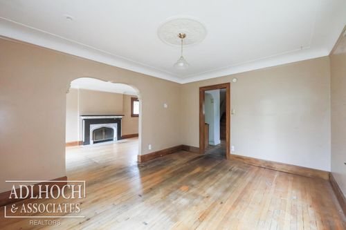 442 Manor St, Grosse Pointe Farms, MI, 48236-3211 | Card Image