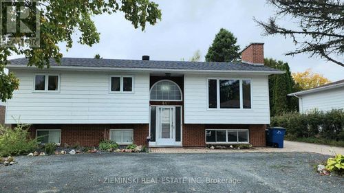 447 Eleventh Ave, Cochrane, ON, P0L1C0 | Card Image