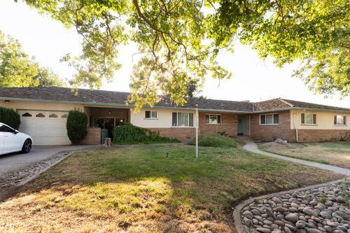 221 N Western Ave, Waterford, CA, 95386-9206 | Card Image