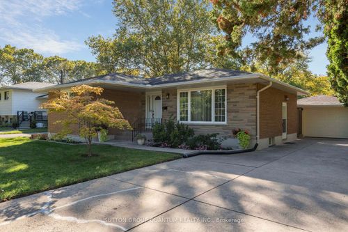 8 Bermuda Dr, Saint Catharines, ON, L2M4E6 | Card Image