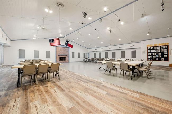 Lots of room for activities! | Image 30