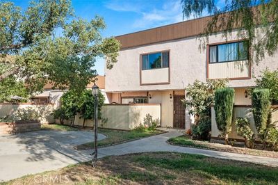 13 - Telfair Avenue, Condo with 3 bedrooms, 3 bathrooms and 2 parking in Sun Valley CA | Image 1