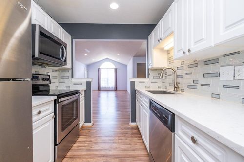 5362 Brookemonte Cir, Oakland Twp, MI, 48306-5015 | Card Image