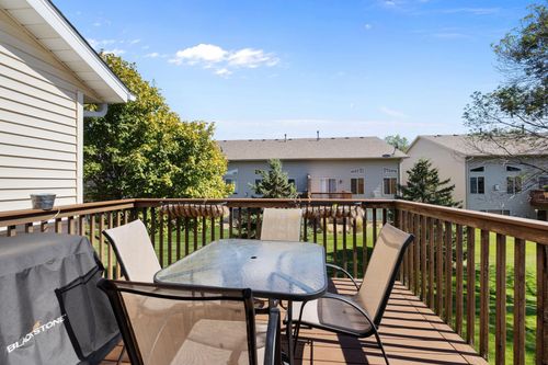 25 Willow Way, Farmington, MN, 55024-8407 | Card Image