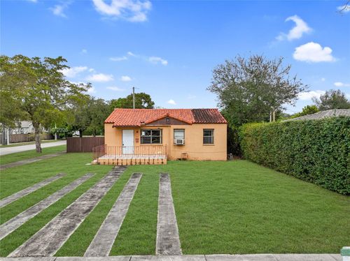 389 Lafayette Dr, Miami Springs, FL, 33166-6956 | Card Image