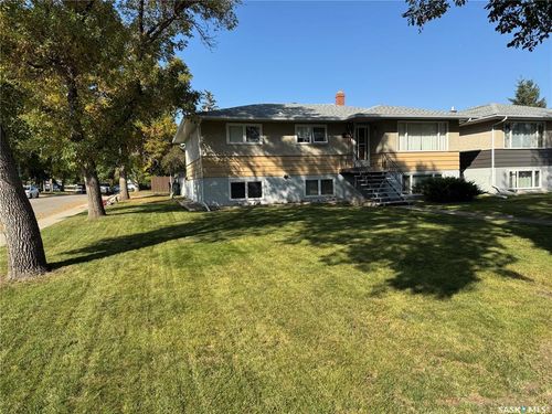 1200 12th Avenue E, Regina, SK, S4N0M5 | Card Image