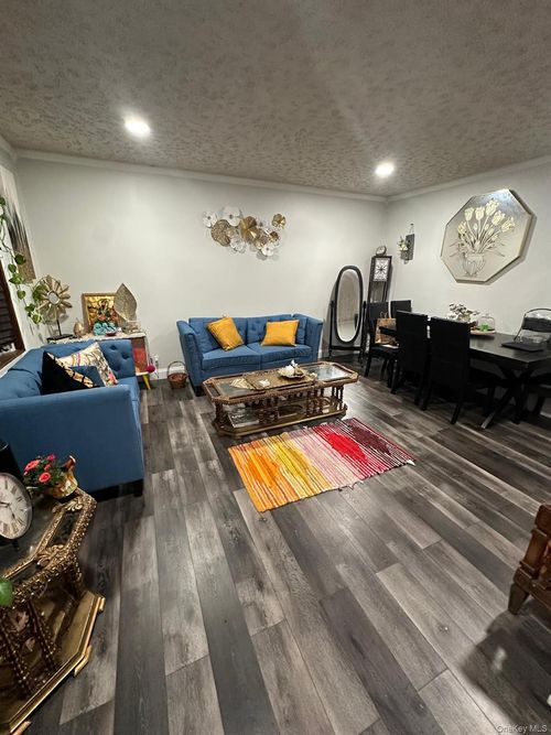 111 Central Ave, New Hyde Park, NY, 11040-4136 | Card Image