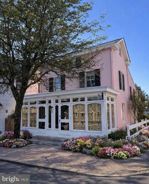 9 W Bridge St, NEW HOPE, PA, 18938-1302 | Card Image