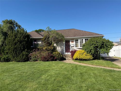 1108 Mcdonald Ave, Wantagh, NY, 11793-1717 | Card Image