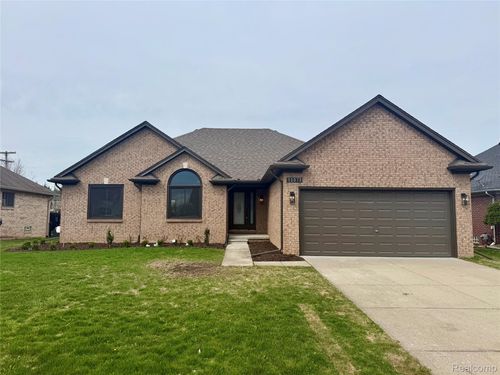 51073 Pinewood Dr, Macomb, MI, 48042-4218 | Card Image