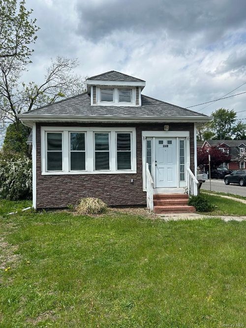 295-295 Conklin St, Farmingdale, NY, 11735-2608 | Card Image