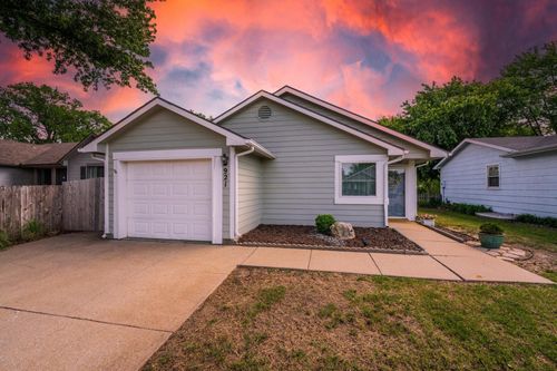921 E 52nd St S, Wichita, KS, 67216-3663 | Card Image