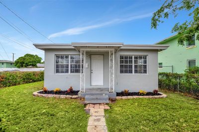 549 21st Street, House other with 2 bedrooms, 1 bathrooms and null parking in West Palm Beach FL | Image 1