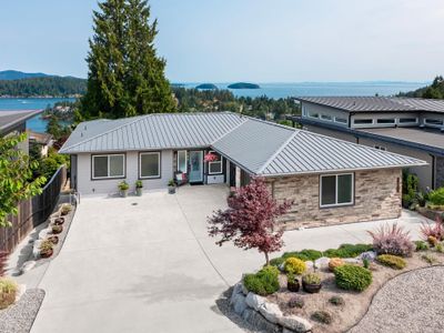 509 Spyglass Pl, House other with 5 bedrooms, 4 bathrooms and null parking in Gibsons BC | Image 1