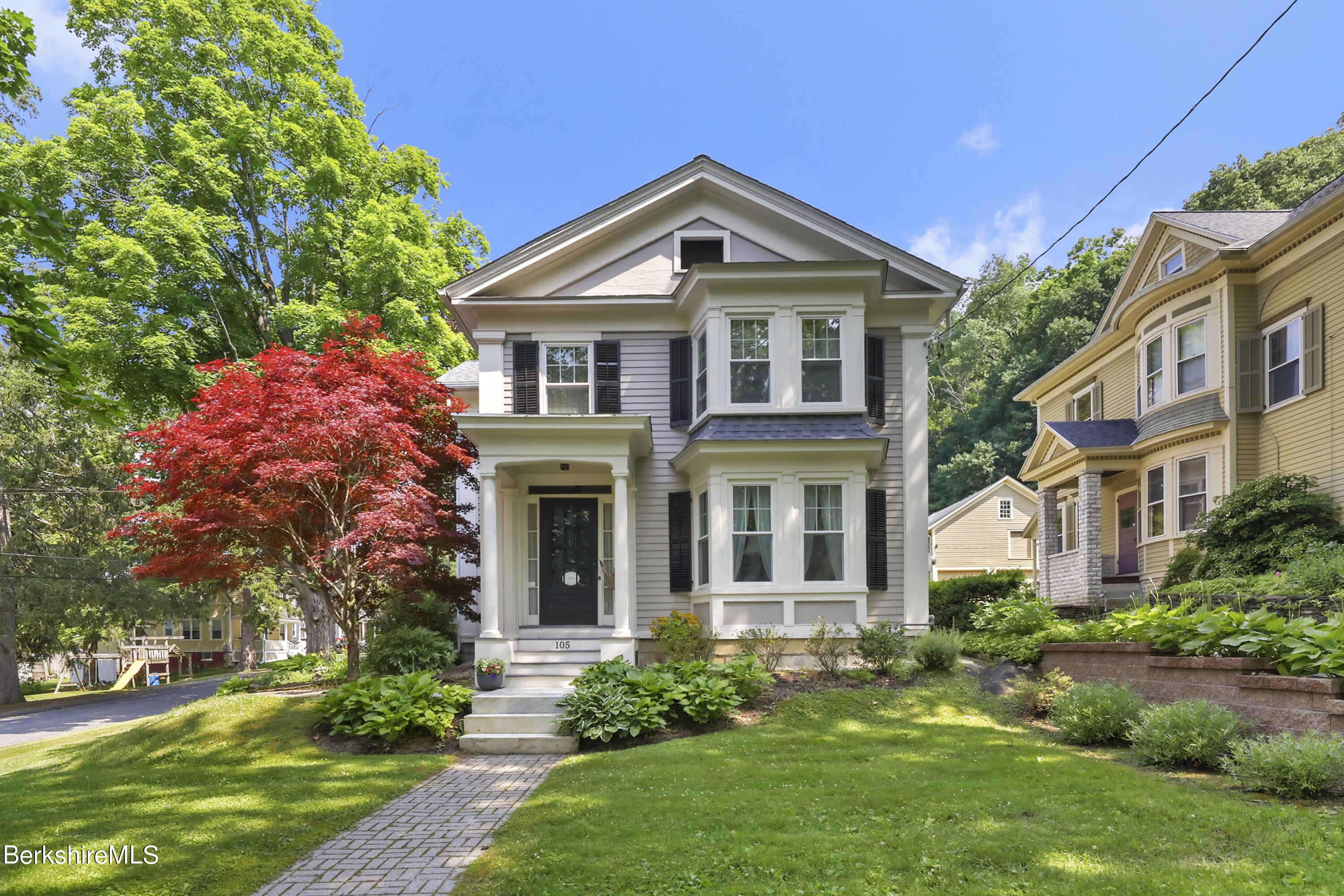 Franklin St, Lee, MA 01238