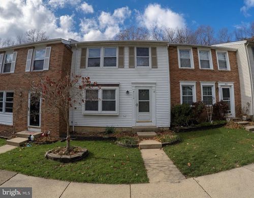 8112 Parkdale Ct, SPRINGFIELD, VA, 22153-3601 | Card Image