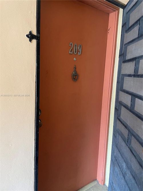 209d-401 Nw 72nd Ave, Miami, FL, 33126-5822 | Card Image