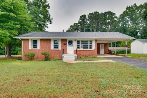 126 E Parkwood St, Stanley, NC, 28164-1613 | Card Image