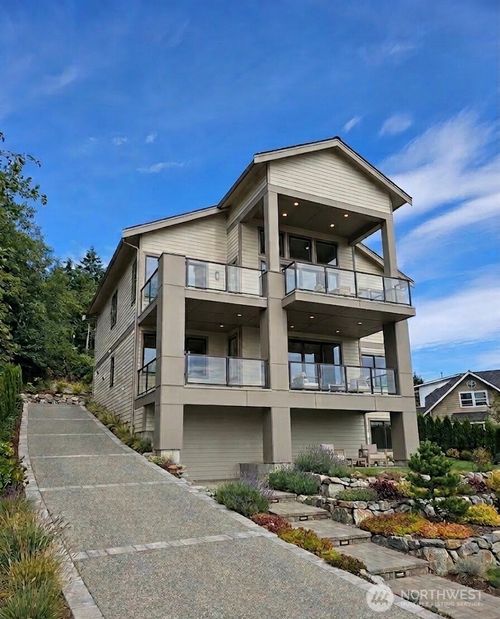 4998 Par Dr, Freeland, WA, 98249-2104 | Card Image