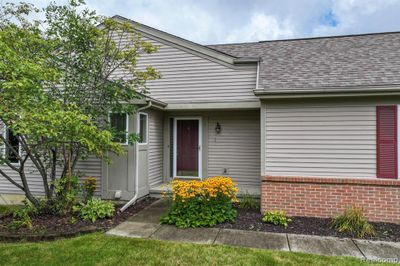 3084 Falcon Drive, Condo with 2 bedrooms, 2 bathrooms and null parking in Burton MI | Image 2