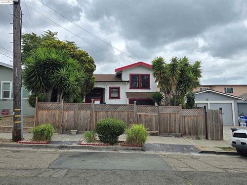 2818 Parker Ave, Oakland, CA, 94605-3318 | Card Image
