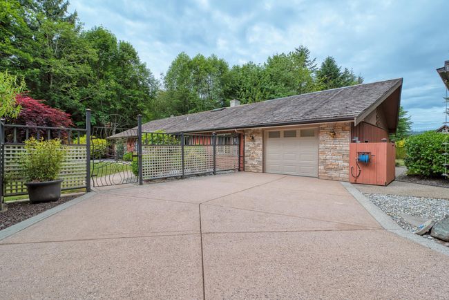 6241 Sechelt Inlet Rd, House other with 3 bedrooms, 2 bathrooms and 5 parking in Sechelt BC | Image 4
