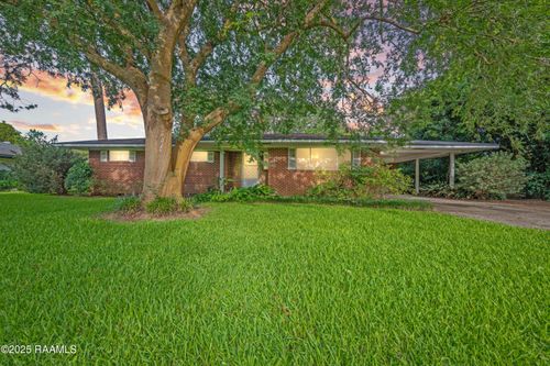 2400 Louisiana Dr, New Iberia, LA, 70560-7083 | Card Image