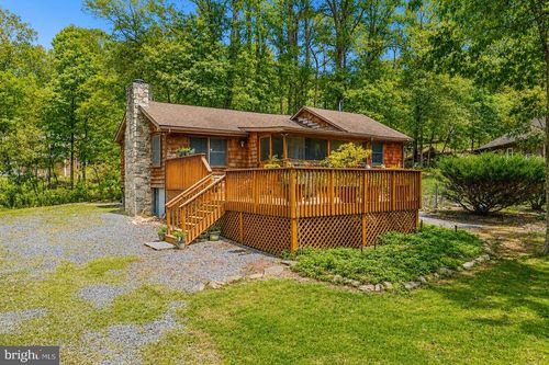 366 Huckleberry Ln, HARPERS FERRY, WV, 25425-4803 | Card Image