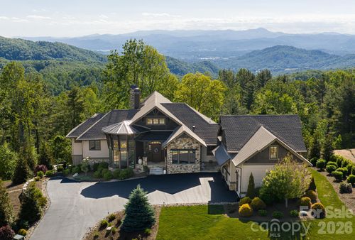 31 Bear Tree Ct, Hendersonville, NC, 28792-0429 | Card Image