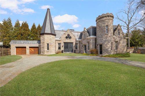 60 Old Beach Road, Newport, RI, 02840 | Card Image