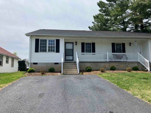 a-2504 Hickory St, STAUNTON, VA, 24401-2768 | Card Image