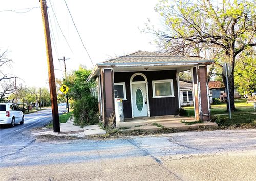 420 Cottonwood St, Coleman, TX, 76834-3521 | Card Image