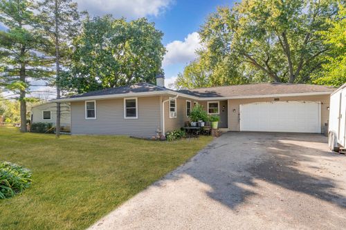 135 Indian Ln, Carpentersville, IL, 60110-1413 | Card Image